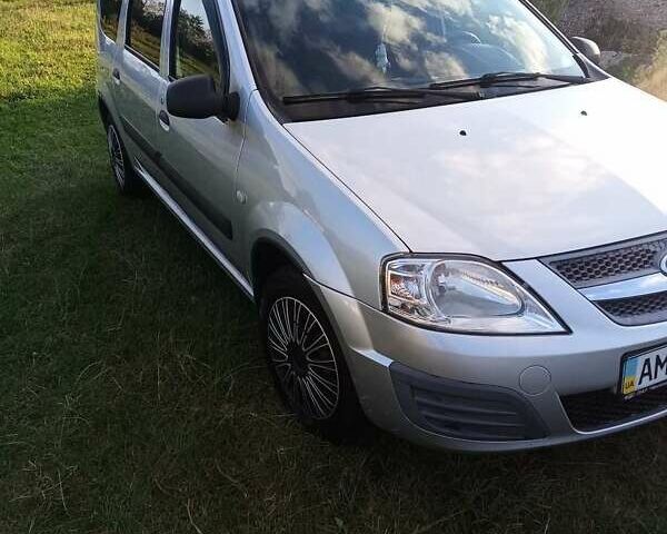 Сірий ВАЗ Largus, об'ємом двигуна 1.6 л та пробігом 181 тис. км за 5400 $, фото 1 на Automoto.ua