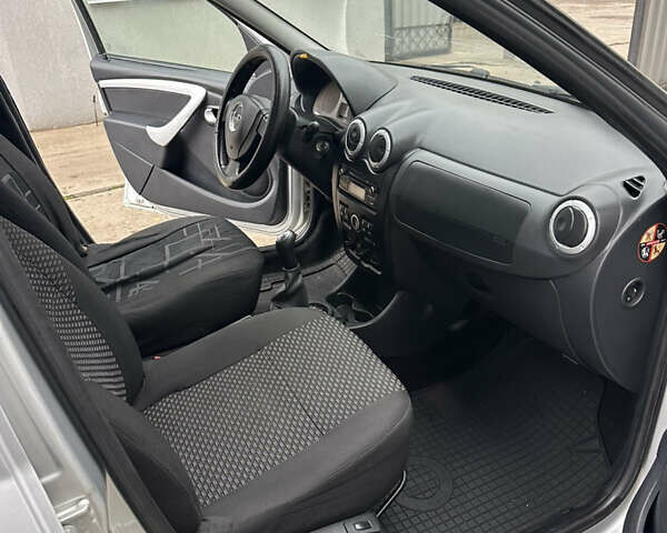 Серый ВАЗ Largus, объемом двигателя 1.6 л и пробегом 228 тыс. км за 4200 $, фото 6 на Automoto.ua