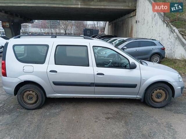 Сірий ВАЗ Largus, об'ємом двигуна 1.6 л та пробігом 275 тис. км за 4900 $, фото 4 на Automoto.ua