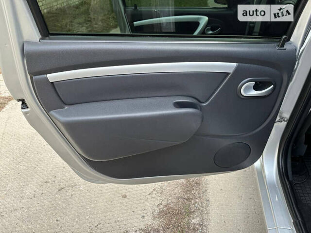 Серый ВАЗ Largus, объемом двигателя 1.6 л и пробегом 68 тыс. км за 6500 $, фото 34 на Automoto.ua