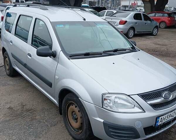 Сірий ВАЗ Largus, об'ємом двигуна 1.6 л та пробігом 275 тис. км за 4900 $, фото 1 на Automoto.ua