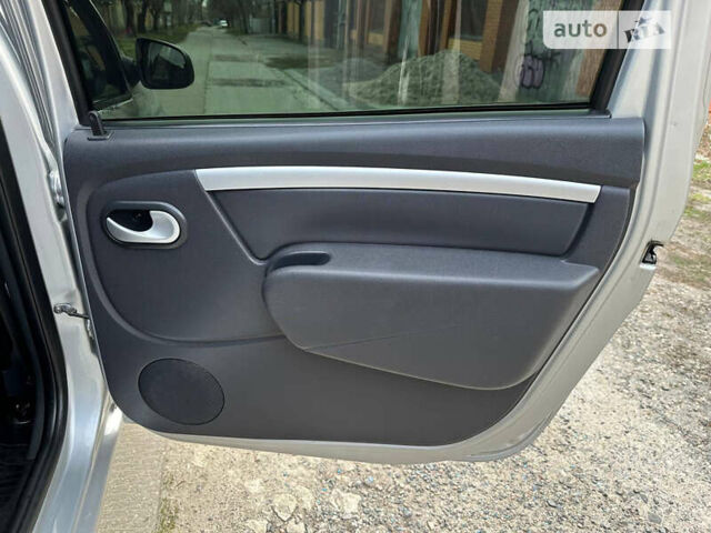 Серый ВАЗ Largus, объемом двигателя 1.6 л и пробегом 68 тыс. км за 6500 $, фото 37 на Automoto.ua