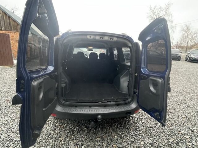 Синий ВАЗ Largus, объемом двигателя 1.6 л и пробегом 115 тыс. км за 7200 $, фото 5 на Automoto.ua