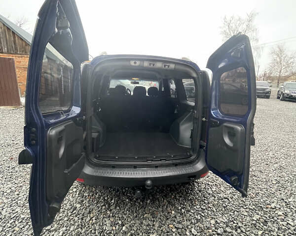 Синий ВАЗ Largus, объемом двигателя 1.6 л и пробегом 115 тыс. км за 7200 $, фото 6 на Automoto.ua