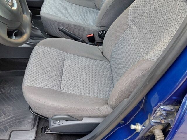 Синій ВАЗ Largus, об'ємом двигуна 1.6 л та пробігом 160 тис. км за 6300 $, фото 10 на Automoto.ua