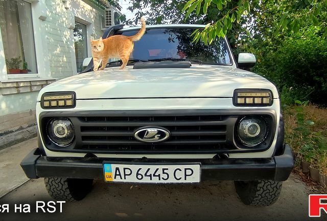 Белый ВАЗ Нива, объемом двигателя 1.6 л и пробегом 300 тыс. км за 4000 $, фото 1 на Automoto.ua