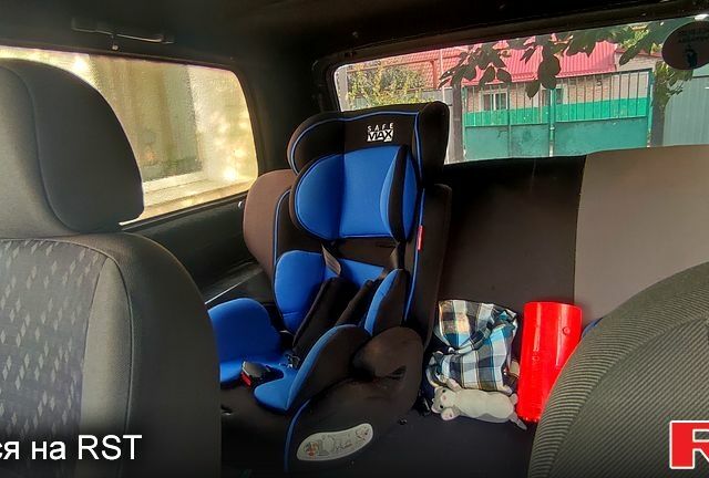 Белый ВАЗ Нива, объемом двигателя 1.6 л и пробегом 300 тыс. км за 4000 $, фото 5 на Automoto.ua