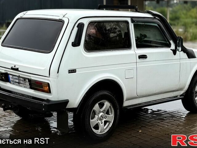 Белый ВАЗ Нива, объемом двигателя 1.6 л и пробегом 12 тыс. км за 3500 $, фото 2 на Automoto.ua