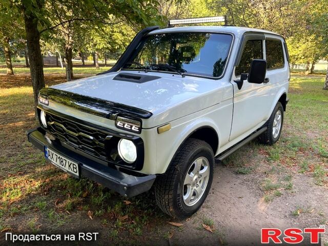 Білий ВАЗ Нива, об'ємом двигуна 1.6 л та пробігом 120 тис. км за 2700 $, фото 4 на Automoto.ua