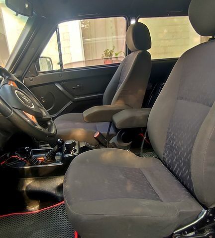 Белый ВАЗ Нива, объемом двигателя 1.6 л и пробегом 300 тыс. км за 4000 $, фото 4 на Automoto.ua