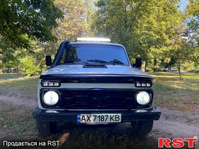 Білий ВАЗ Нива, об'ємом двигуна 1.6 л та пробігом 120 тис. км за 2700 $, фото 3 на Automoto.ua