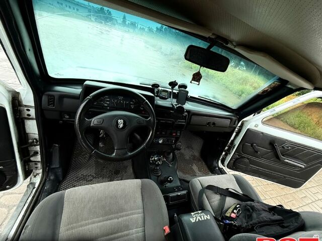 Белый ВАЗ Нива, объемом двигателя 1.6 л и пробегом 12 тыс. км за 3500 $, фото 3 на Automoto.ua