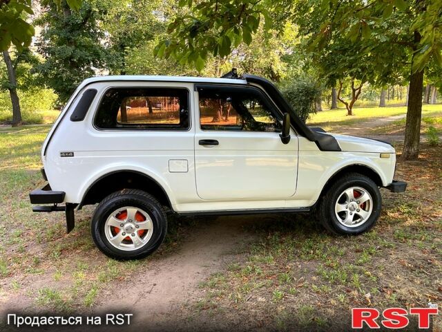 Білий ВАЗ Нива, об'ємом двигуна 1.6 л та пробігом 120 тис. км за 2700 $, фото 8 на Automoto.ua