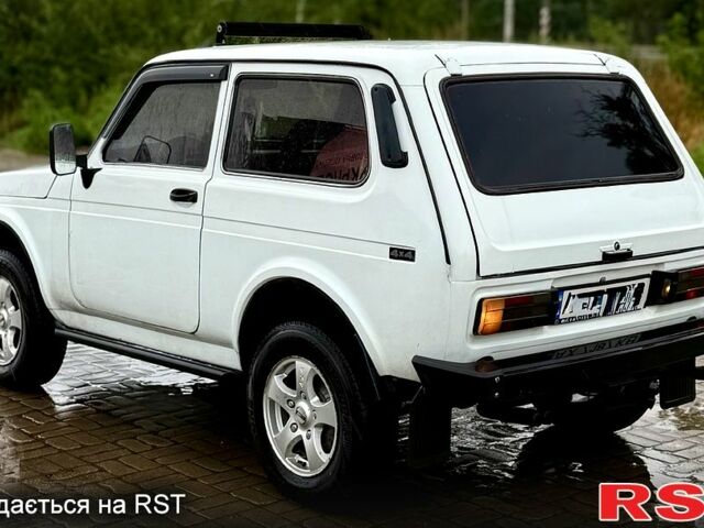 Белый ВАЗ Нива, объемом двигателя 1.6 л и пробегом 12 тыс. км за 3500 $, фото 1 на Automoto.ua