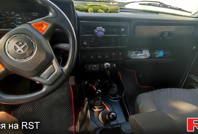 Белый ВАЗ Нива, объемом двигателя 1.6 л и пробегом 300 тыс. км за 4000 $, фото 3 на Automoto.ua