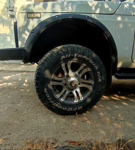 Белый ВАЗ Нива, объемом двигателя 1.6 л и пробегом 300 тыс. км за 4000 $, фото 2 на Automoto.ua