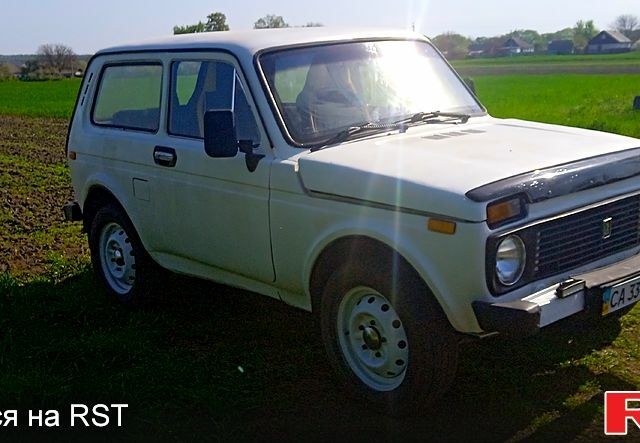 Белый ВАЗ Нива, объемом двигателя 1.6 л и пробегом 250 тыс. км за 1700 $, фото 2 на Automoto.ua