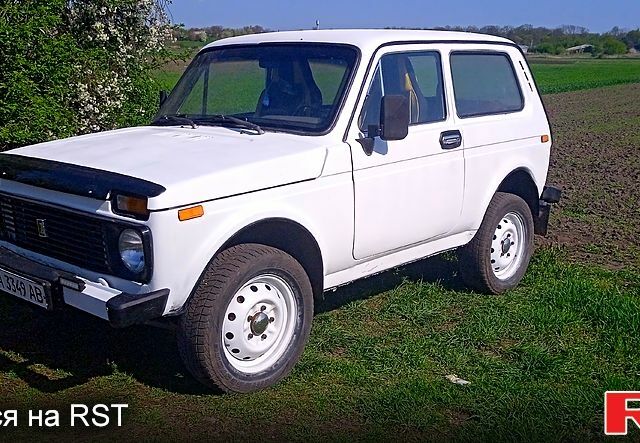 Белый ВАЗ Нива, объемом двигателя 1.6 л и пробегом 250 тыс. км за 1700 $, фото 1 на Automoto.ua