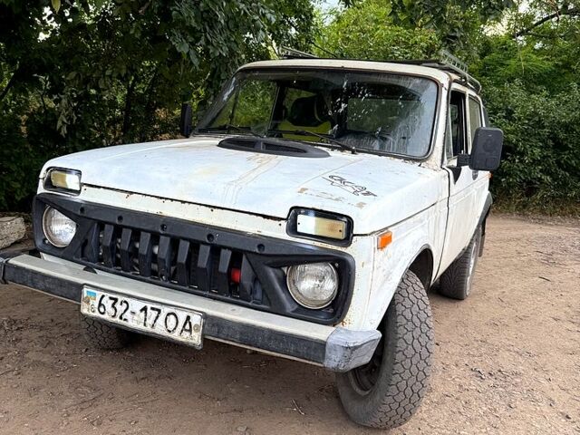 Белый ВАЗ Нива, объемом двигателя 1.7 л и пробегом 450 тыс. км за 1400 $, фото 4 на Automoto.ua