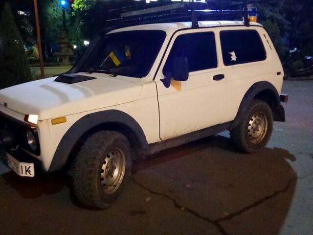 Белый ВАЗ Нива, объемом двигателя 1.6 л и пробегом 200 тыс. км за 1800 $, фото 3 на Automoto.ua