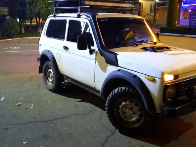 Белый ВАЗ Нива, объемом двигателя 1.6 л и пробегом 200 тыс. км за 1800 $, фото 2 на Automoto.ua