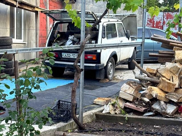 Белый ВАЗ Нива, объемом двигателя 1.7 л и пробегом 450 тыс. км за 1400 $, фото 5 на Automoto.ua