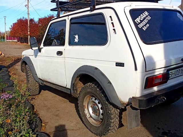 Белый ВАЗ Нива, объемом двигателя 1.6 л и пробегом 200 тыс. км за 1800 $, фото 1 на Automoto.ua