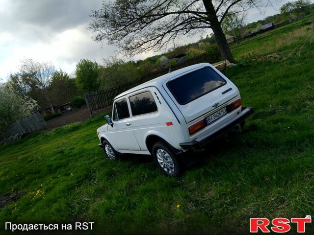 Белый ВАЗ Нива, объемом двигателя 1.6 л и пробегом 88 тыс. км за 2100 $, фото 2 на Automoto.ua