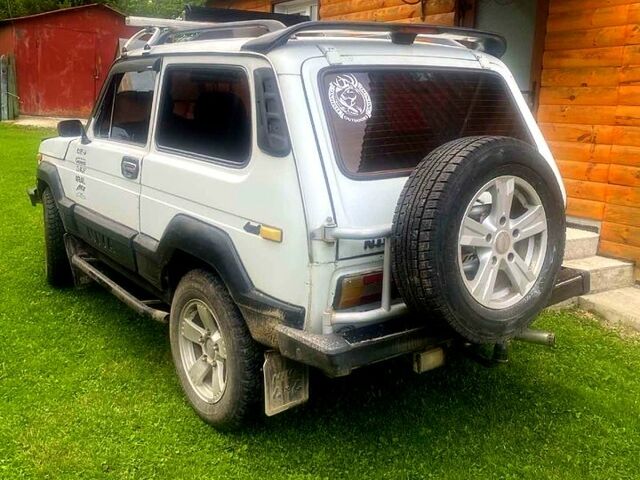 Білий ВАЗ Нива, об'ємом двигуна 1.6 л та пробігом 250 тис. км за 2200 $, фото 2 на Automoto.ua