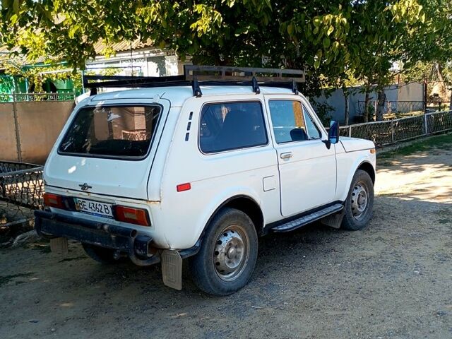Белый ВАЗ Нива, объемом двигателя 1.6 л и пробегом 300 тыс. км за 2200 $, фото 1 на Automoto.ua