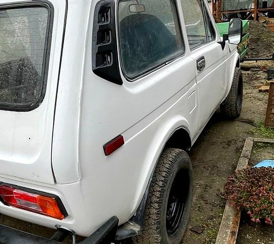 Білий ВАЗ Нива, об'ємом двигуна 1.6 л та пробігом 0 тис. км за 2000 $, фото 2 на Automoto.ua