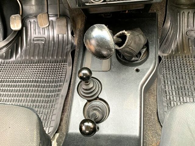 Белый ВАЗ Нива, объемом двигателя 1.6 л и пробегом 140 тыс. км за 1600 $, фото 5 на Automoto.ua