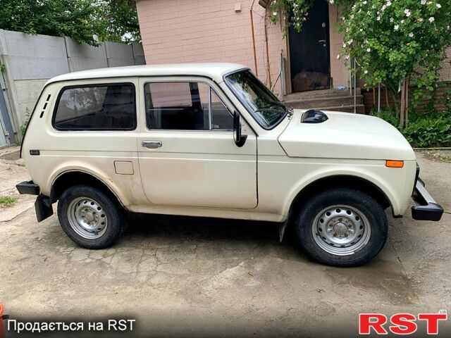 Белый ВАЗ Нива, объемом двигателя 1.6 л и пробегом 140 тыс. км за 1600 $, фото 3 на Automoto.ua