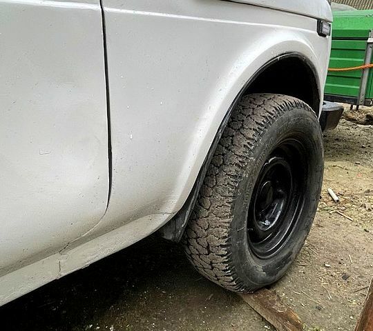 Білий ВАЗ Нива, об'ємом двигуна 1.6 л та пробігом 0 тис. км за 2000 $, фото 4 на Automoto.ua