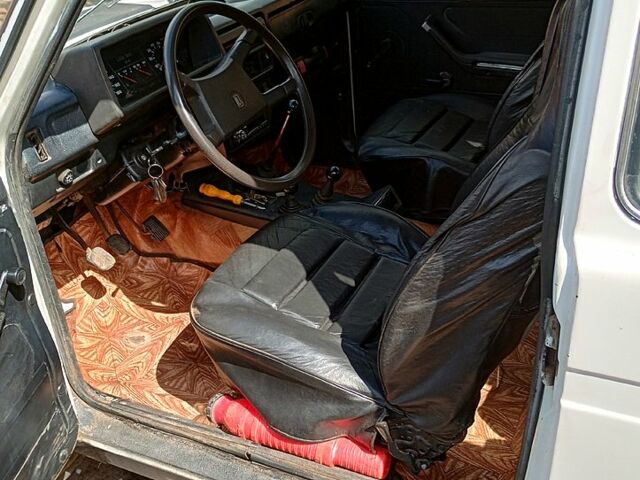 Білий ВАЗ Нива, об'ємом двигуна 1.6 л та пробігом 120 тис. км за 2500 $, фото 3 на Automoto.ua