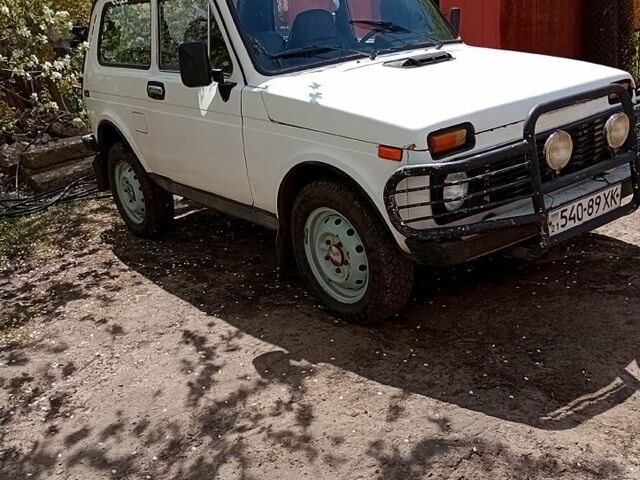 Білий ВАЗ Нива, об'ємом двигуна 1.6 л та пробігом 120 тис. км за 2500 $, фото 5 на Automoto.ua
