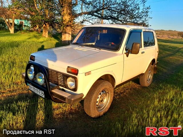 Білий ВАЗ Нива, об'ємом двигуна 1.6 л та пробігом 300 тис. км за 1800 $, фото 6 на Automoto.ua