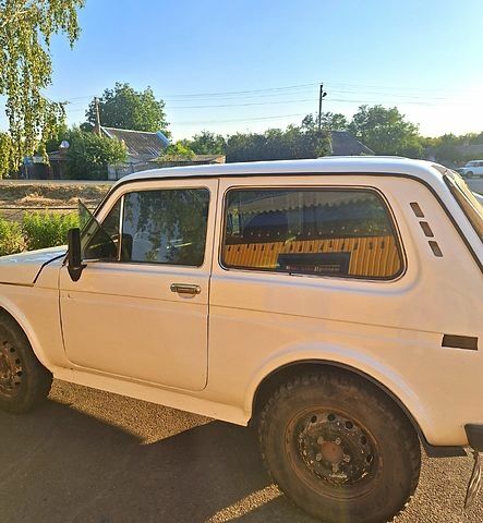 ВАЗ Нива 1987 у Березовке на Automoto.ua Білий ВАЗ Нива, об'ємом двигуна 1.6 л та пробігом 0 тис. км за 1500 $, фото 1 на Automoto.ua