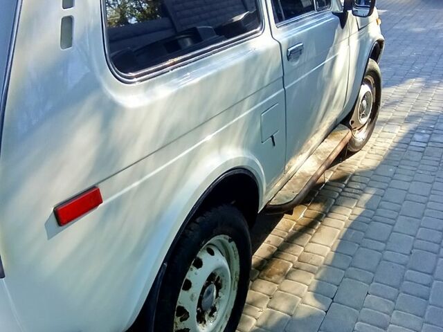 Білий ВАЗ Нива, об'ємом двигуна 1.6 л та пробігом 130 тис. км за 1600 $, фото 2 на Automoto.ua