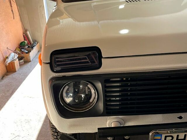 Белый ВАЗ Нива, объемом двигателя 1.6 л и пробегом 0 тыс. км за 1800 $, фото 2 на Automoto.ua