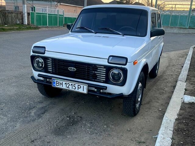 Белый ВАЗ Нива, объемом двигателя 1.6 л и пробегом 0 тыс. км за 1800 $, фото 1 на Automoto.ua