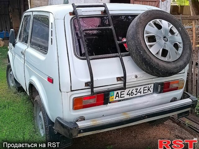 Белый ВАЗ Нива, объемом двигателя 1.6 л и пробегом 95 тыс. км за 1440 $, фото 2 на Automoto.ua