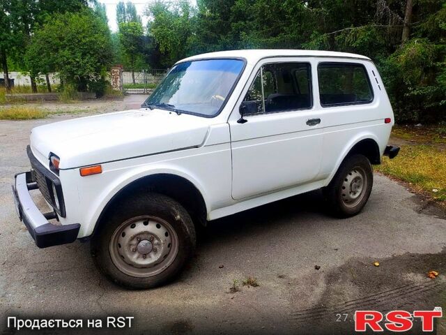 Белый ВАЗ Нива, объемом двигателя 1.6 л и пробегом 51 тыс. км за 2000 $, фото 7 на Automoto.ua