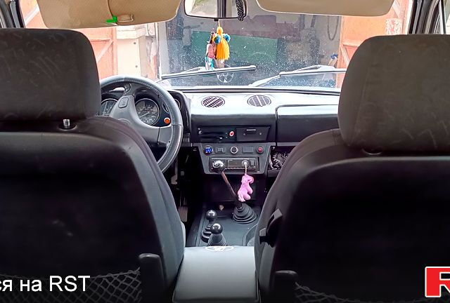 Белый ВАЗ Нива, объемом двигателя 1.6 л и пробегом 200 тыс. км за 4300 $, фото 5 на Automoto.ua