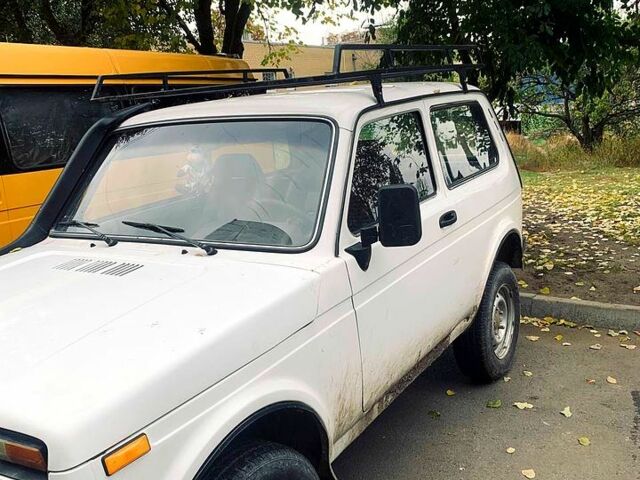Білий ВАЗ Нива, об'ємом двигуна 1.6 л та пробігом 200 тис. км за 2800 $, фото 3 на Automoto.ua