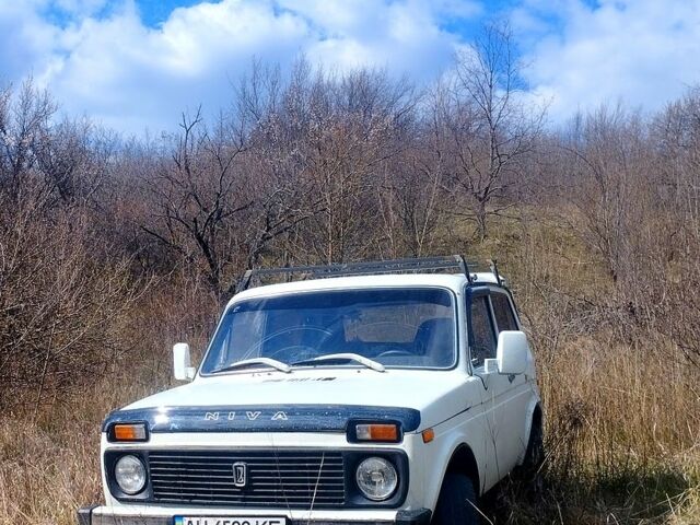 Білий ВАЗ Нива, об'ємом двигуна 1.6 л та пробігом 125 тис. км за 2000 $, фото 1 на Automoto.ua