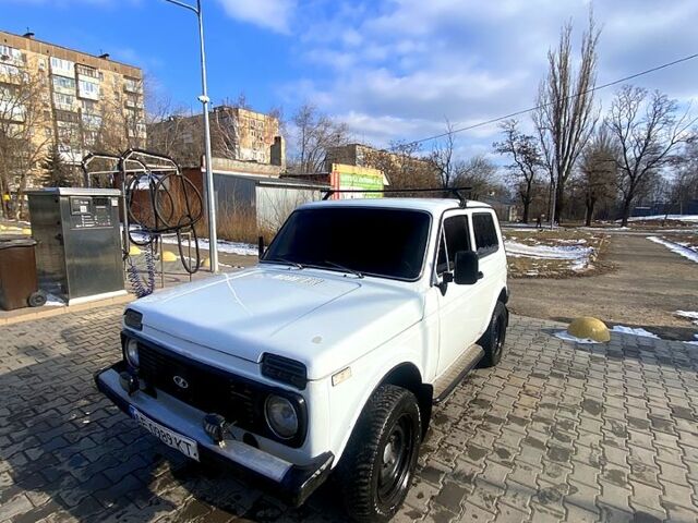 Белый ВАЗ Нива, объемом двигателя 1.6 л и пробегом 300 тыс. км за 2500 $, фото 2 на Automoto.ua