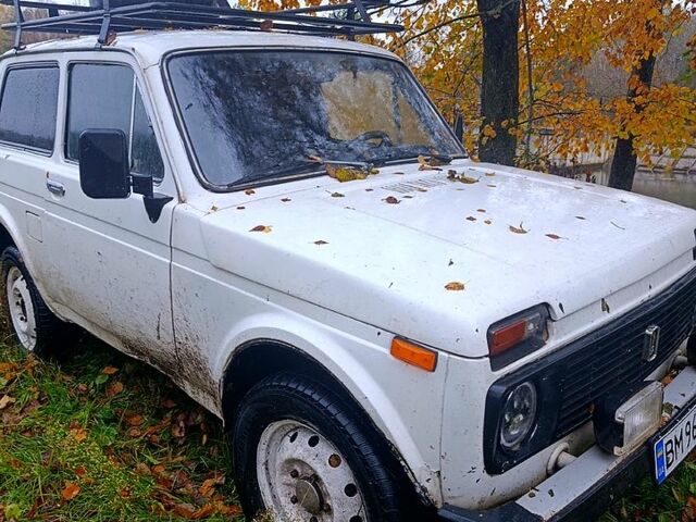 Білий ВАЗ Нива, об'ємом двигуна 1.6 л та пробігом 100 тис. км за 999 $, фото 2 на Automoto.ua