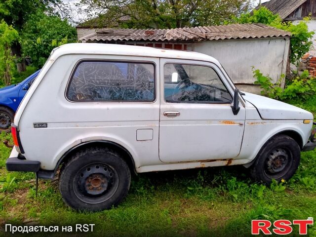 Белый ВАЗ Нива, объемом двигателя 1.6 л и пробегом 288 тыс. км за 1000 $, фото 1 на Automoto.ua