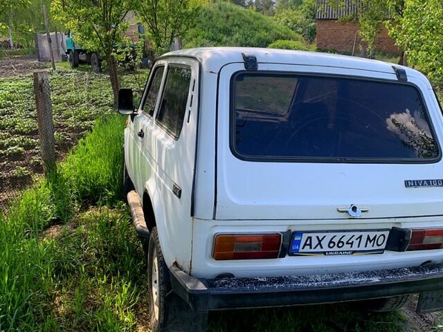 Белый ВАЗ Нива, объемом двигателя 1.6 л и пробегом 1000 тыс. км за 1300 $, фото 5 на Automoto.ua